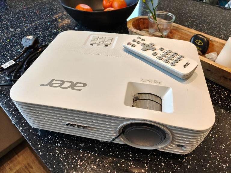 Acer 4k DLP Projector £900 in argos mint condition
