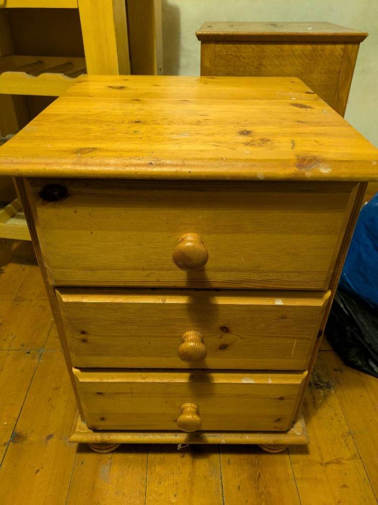 Chest of drawers 