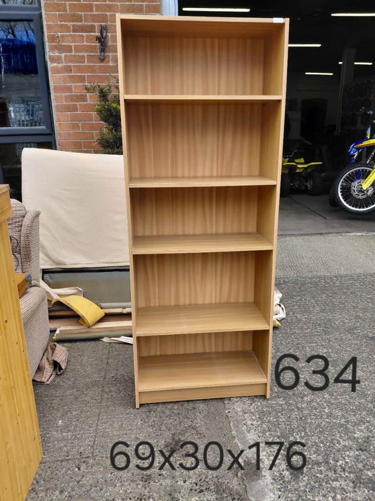 Tall bookcase 69cm x 30cm x 176cm. Ref:634