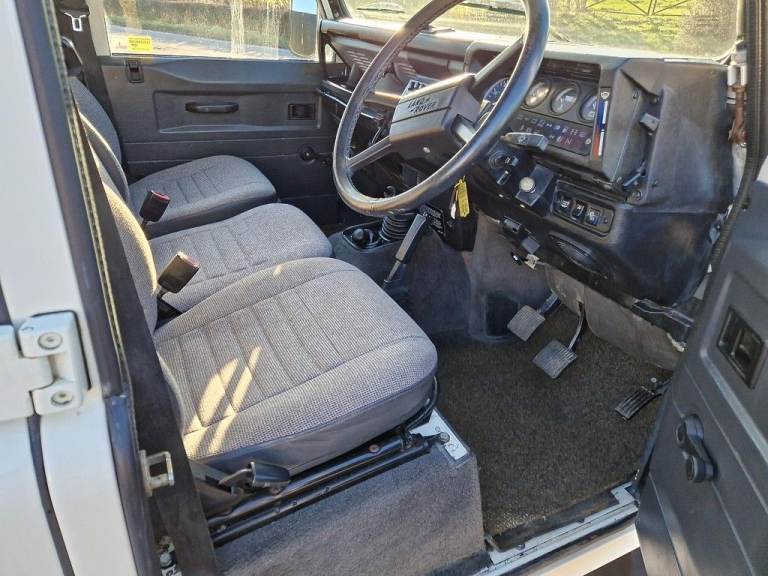 1990 Land Rover Defender 110 3.5 County Station Wagon Petrol Manual (134 bhp) V8 3500cc SUV Petro...