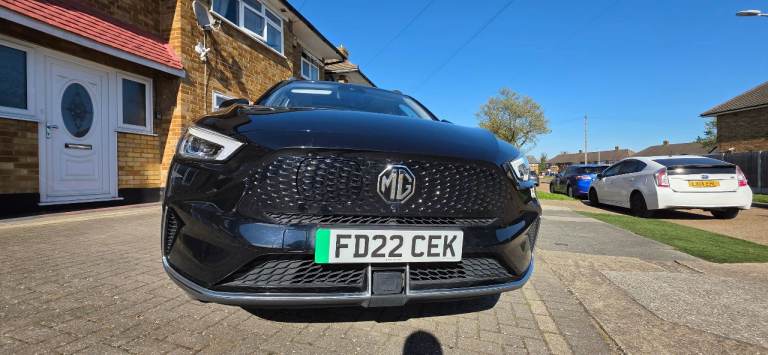 MG ZS TROPHY EV ELECTRIC CAR Panoramic Roof 72.6 KWH LONG RANGE 1 OWNER £10,499 ONO can be PCO CAR