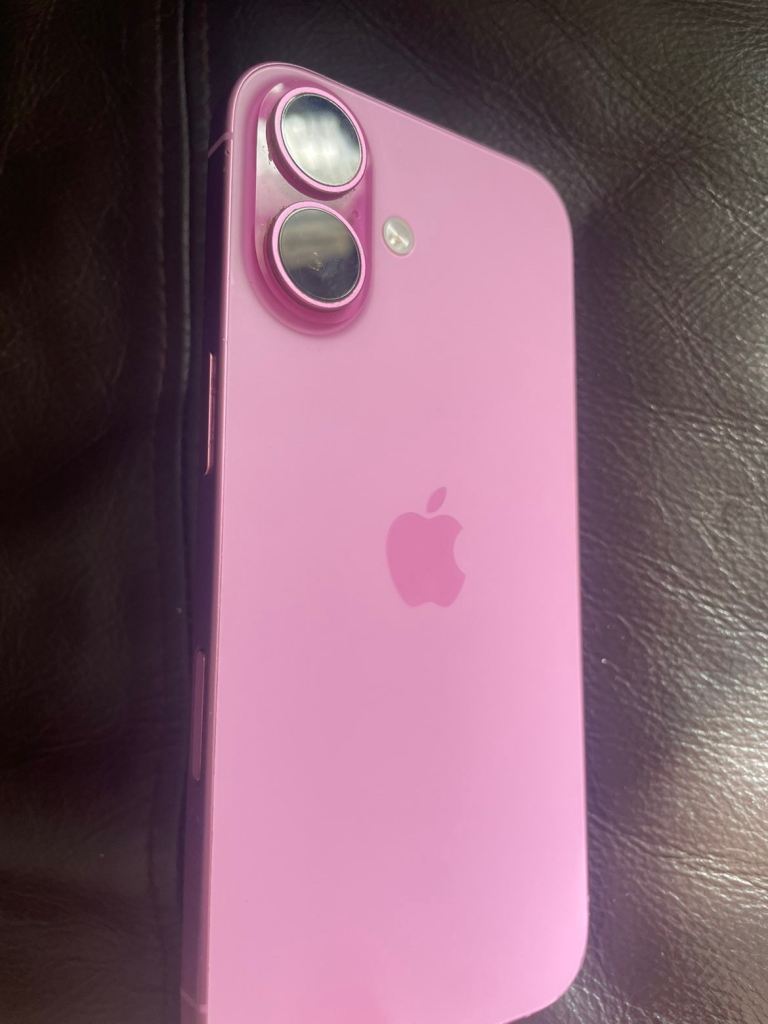 Apple iPhone in Pink – As Good As New Condition