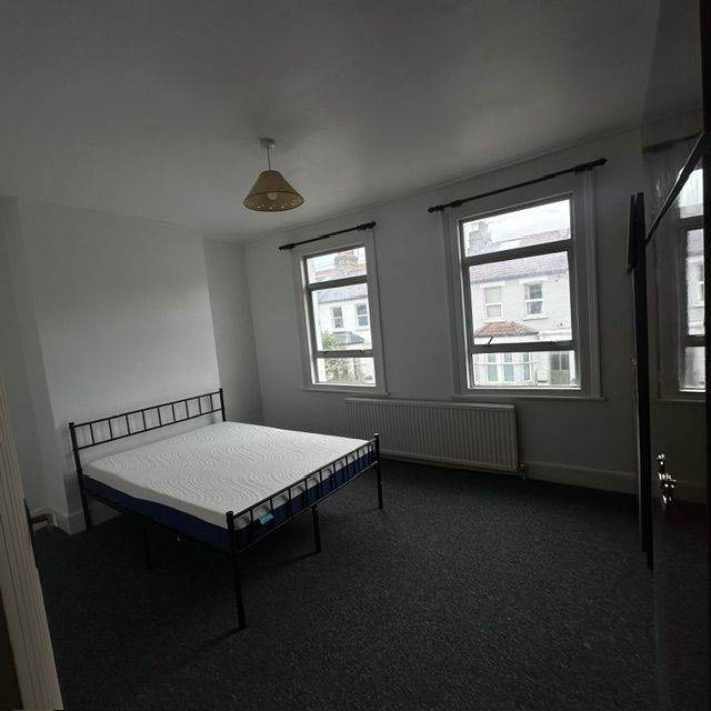 LARGE DOUBLE ROOM IN HARINGAY - ALL BILLS INCLUDED - N15 3AX