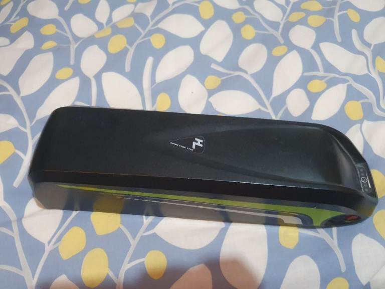 Hailong1 36v 7.8 Amp ebike battery, mounthing Plate,Keys, charger Good working order