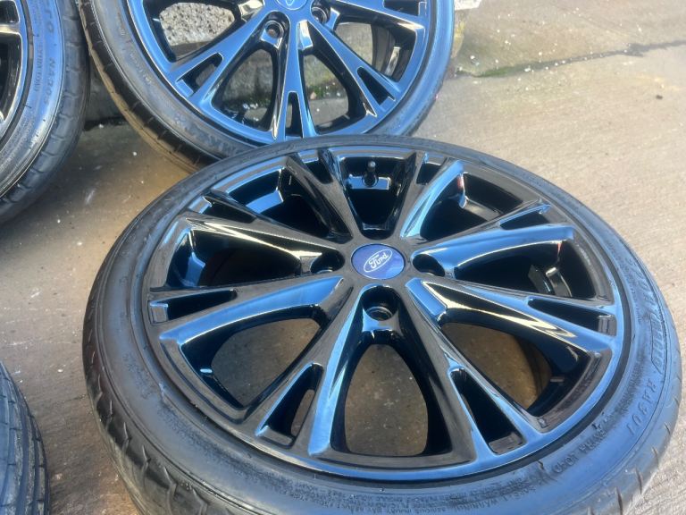 🛞 17” Ford Fiesta ST Alloy Wheels – Gloss Black