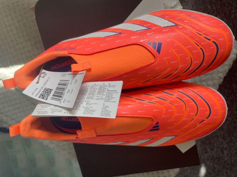 Predator League Laceless Turf Boots Kids - size 4.5