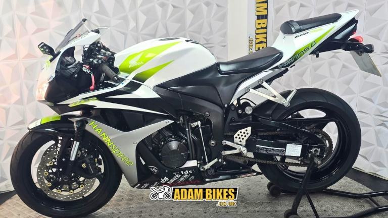 2010 Honda CBR 600 RR l *WARRANTY PROVIDED*