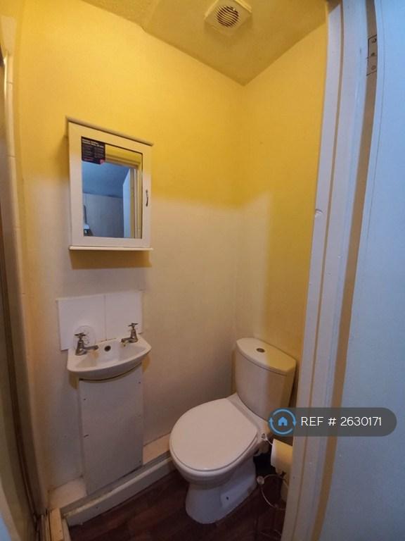 1 bedroom flat in Colwick Road, Nottingham, NG2 (1 bed) (#2630171)