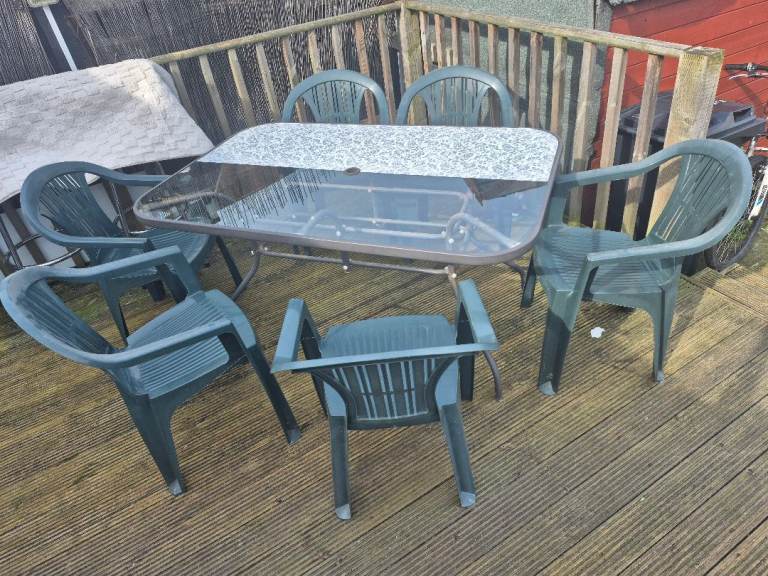 outdoor Glass table with 6 chairs all in good used condition £40 sinfin derby de24 9hp 