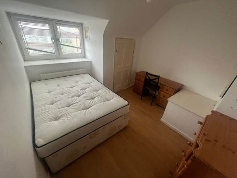 SPACIOUS DOUBLE ROOM AVAILABLE IN TOTTENHAM HALE - BILLS INCLUDED ✅