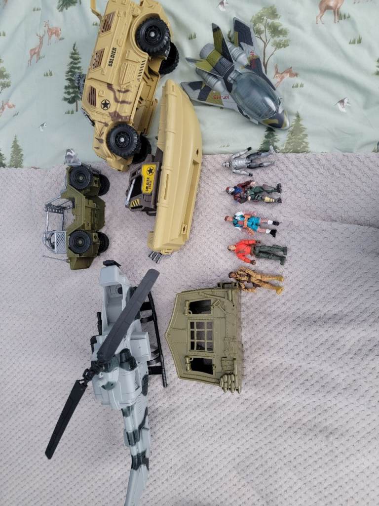 SOLDIERS AND VEHICLES 