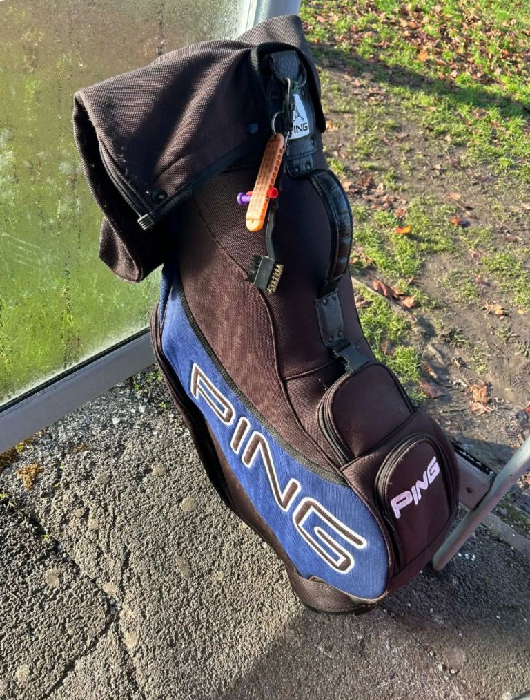 Ping golf bag cart trolly for golfing  used in black and blue colour Golf ball Golf set club bag