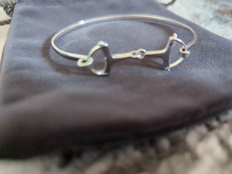 Handcuff bracelet 