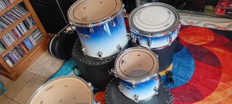 Good Condition Blue/White Fade Drum Kit - Shell Pack
