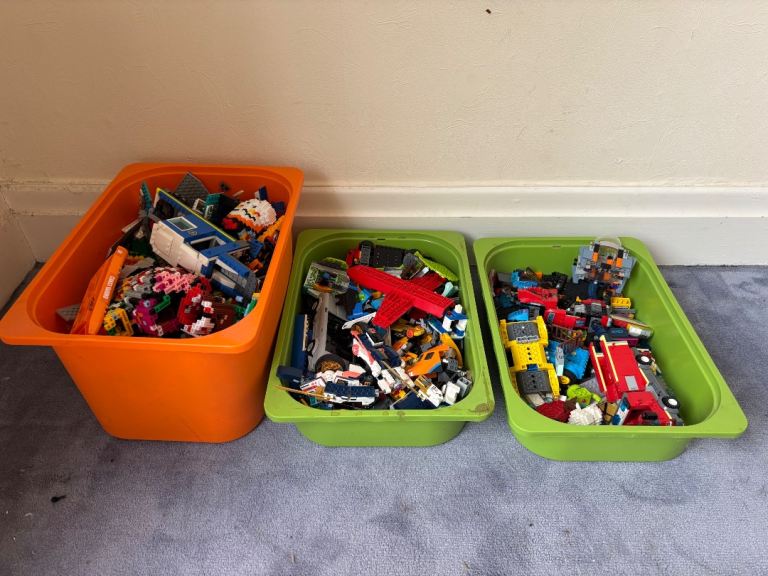 Large amount of random lego
