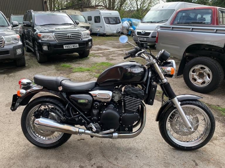 2000 Triumph LEGEND TT 900 TRIPLE (ONLY 3K MILES) CLASSIC MOTORCYCLE (MUST SEE)