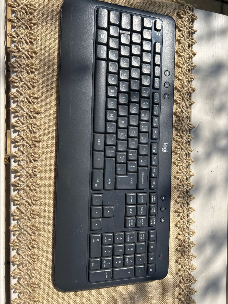Logitech Black Wireless Keyboard – Good Condition