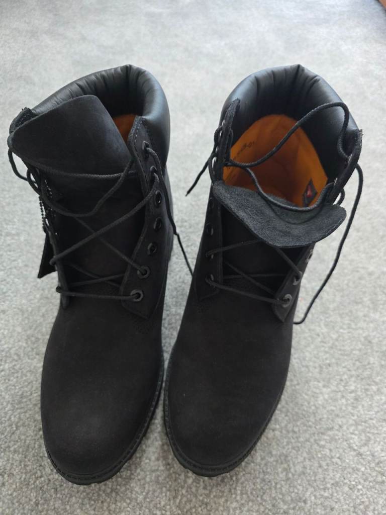 Black Timberland 6 inch premium boots