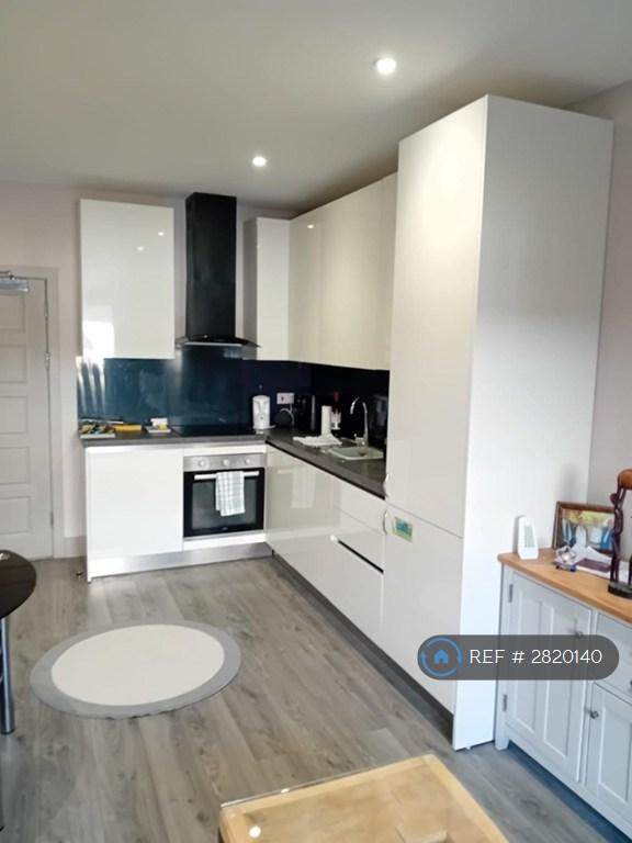 1 bedroom flat in Cube House, Stoke Mandeville, Aylesbury, HP22 (1 bed) (#2820140)