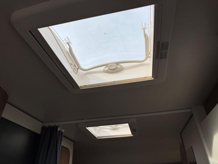 SWIFT ESCAPE 695 - 2017