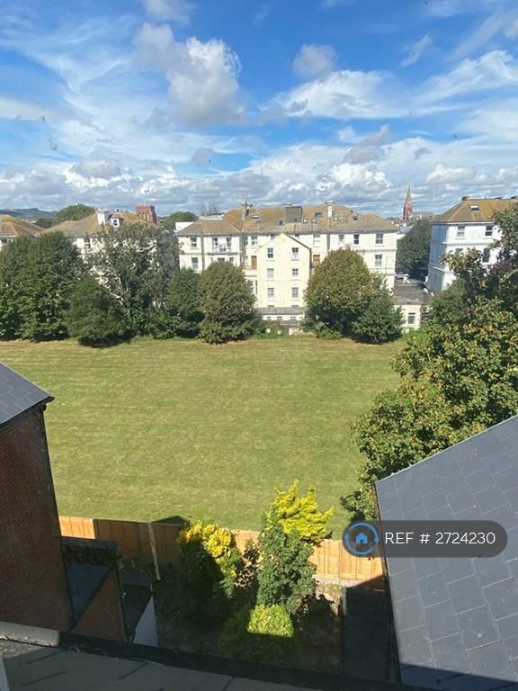 2 bedroom flat in Jevington Gardens, Eastbourne, BN21 (2 bed) (#2724230)