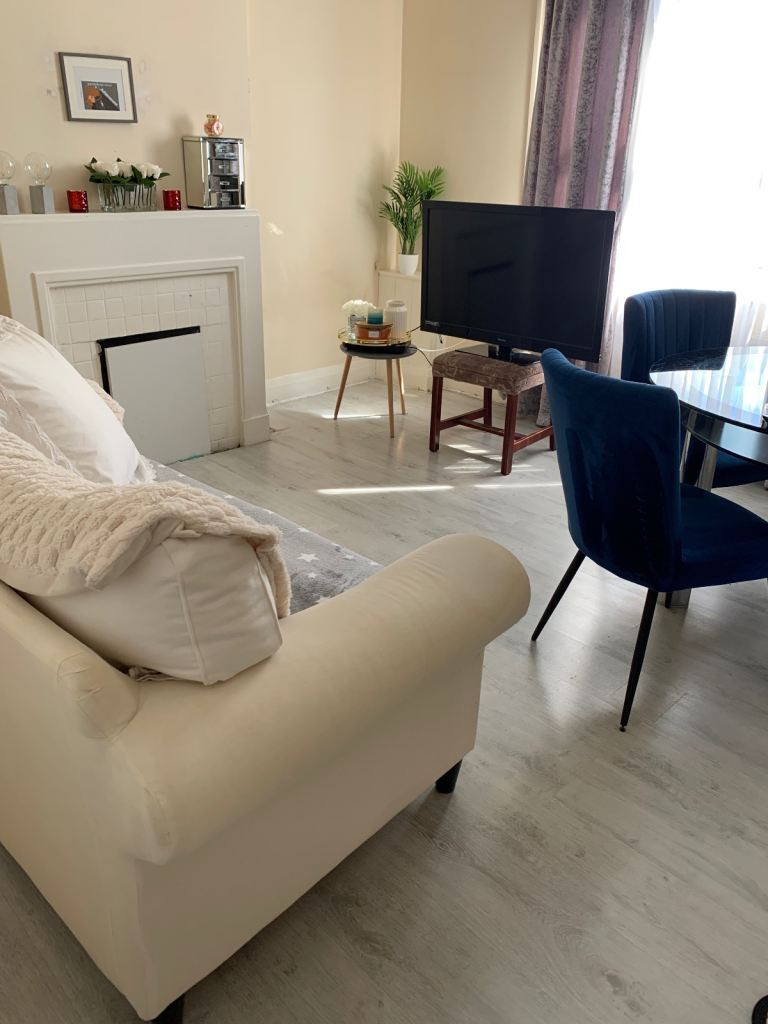 2 bed Spacious flat in RM5 area 