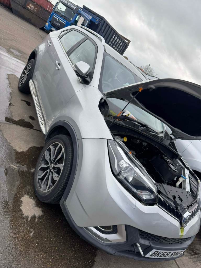 BREAKING MG GS 2018 PARTS 