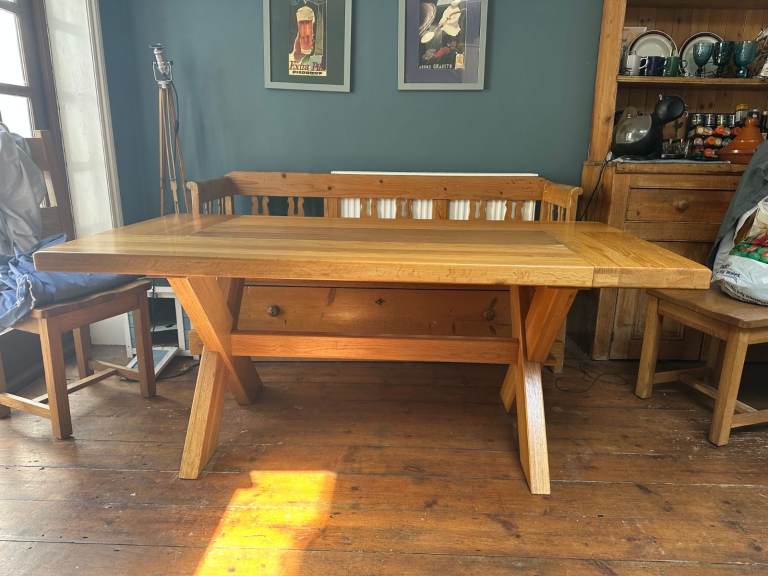 Large chunky French oak kitchen table – Good Condition