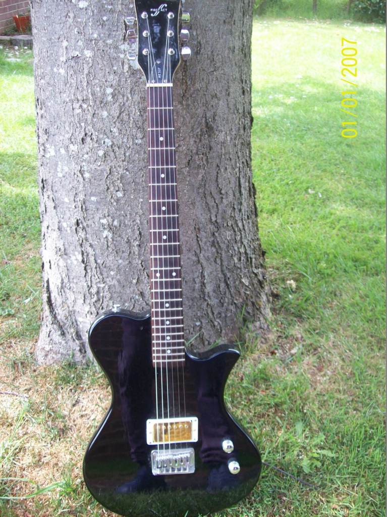 First Act ME537 Guitar, single humbucking pick up