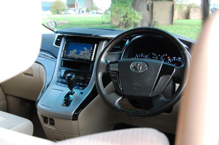 TOYOTA ALPHARD 240X Silver Auto Petrol 2009