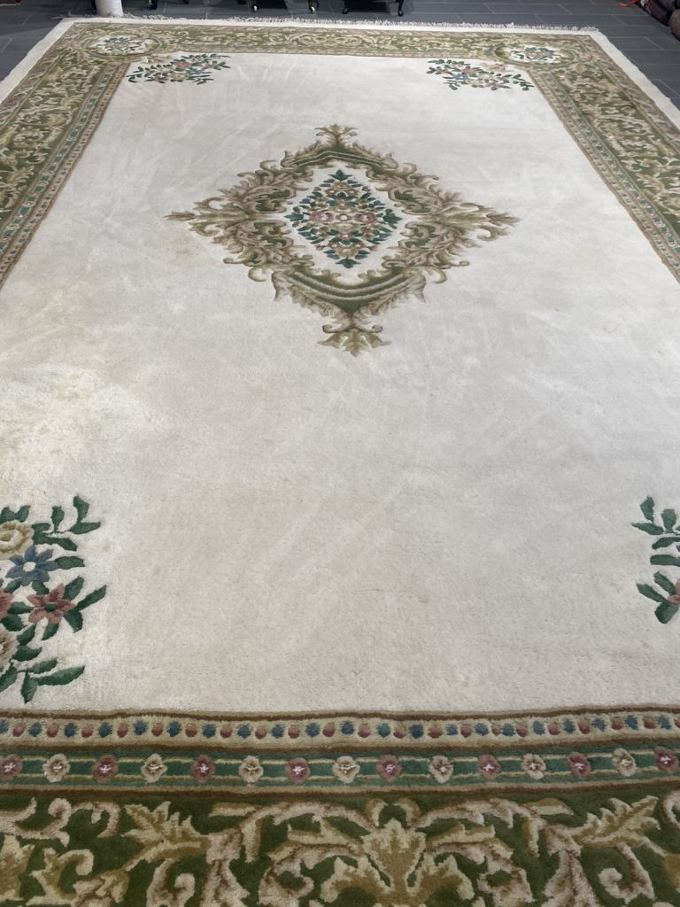 Massive hand made rug 370x550cm