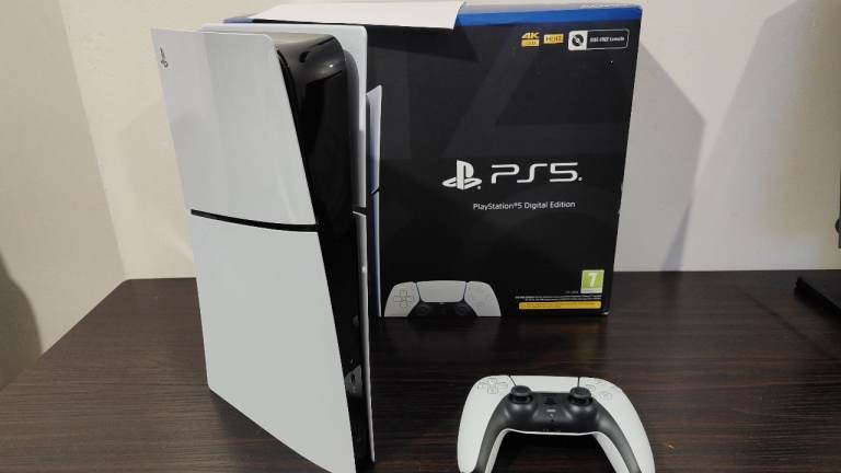Ps5 Slim Digital 1Tb almost new, warranty.