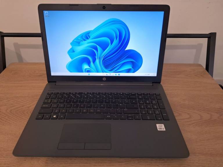 Fast HP Laptop (15.6" FHD / i5 / 8GB / 256GB)