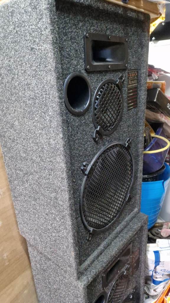Large set of speakers 