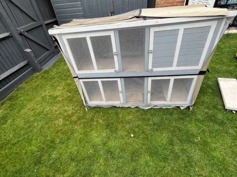 Double rabbit hutch 