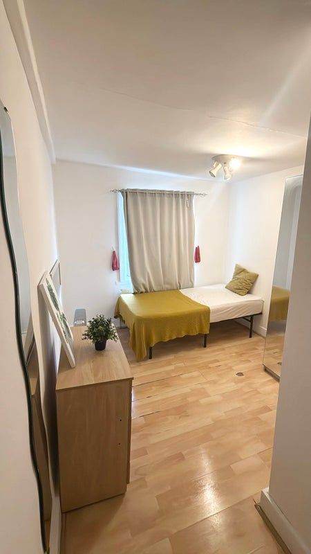 🏠 MODERN SINGLE ROOM TO RENT IN BROMLEY-BY-BOW 🛏️