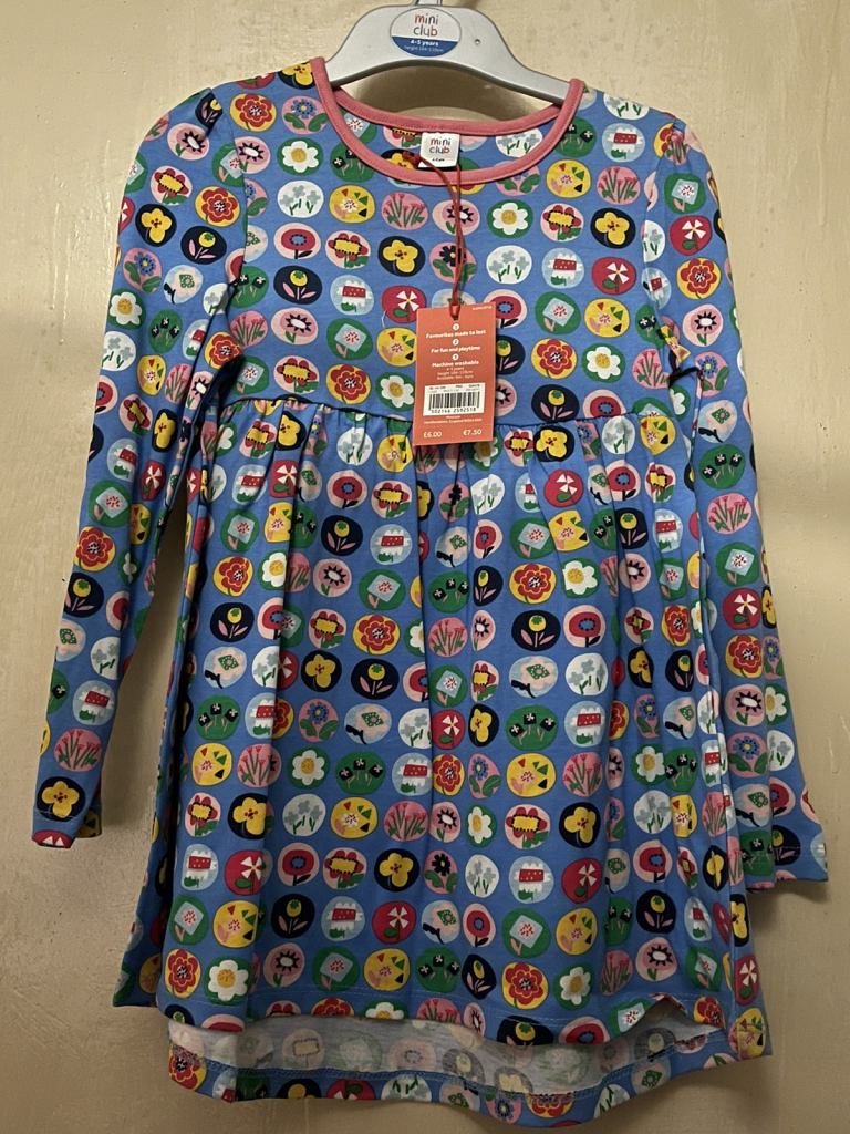 Girls 4-5years dress £5. 