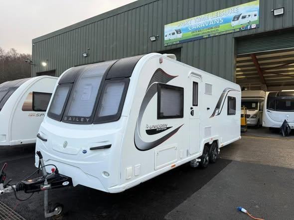 2021 BAILEY UNICORN PAMPLONA BLACK EDITION - 4 BERTH CARAVAN 