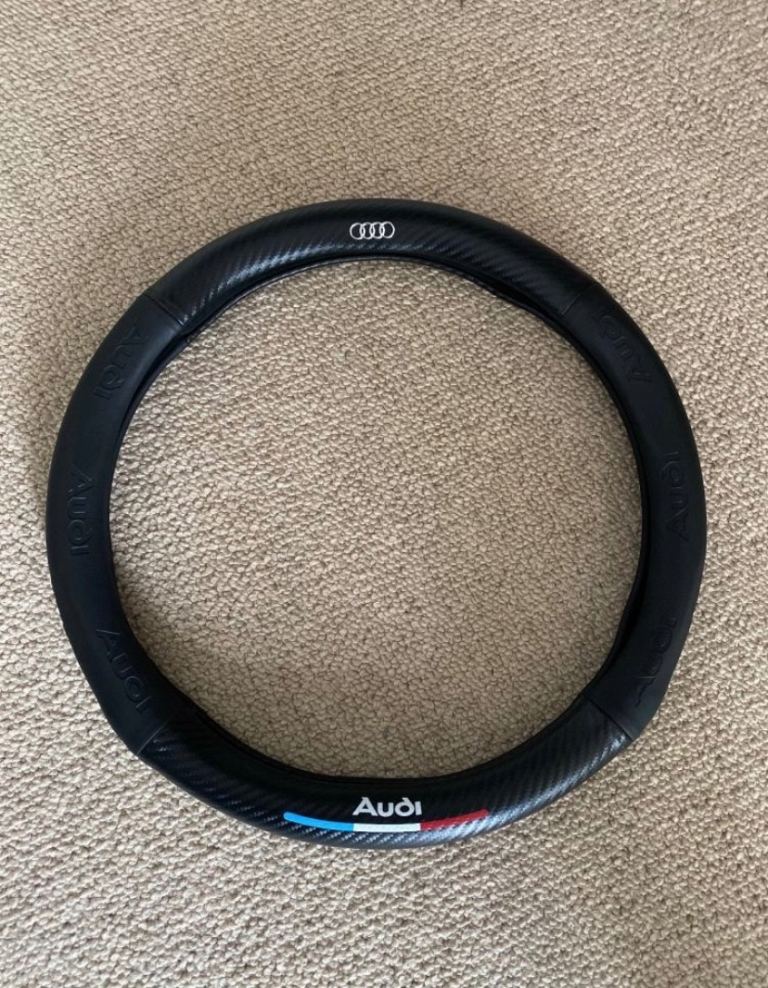 Steering wheel cover for an Audi