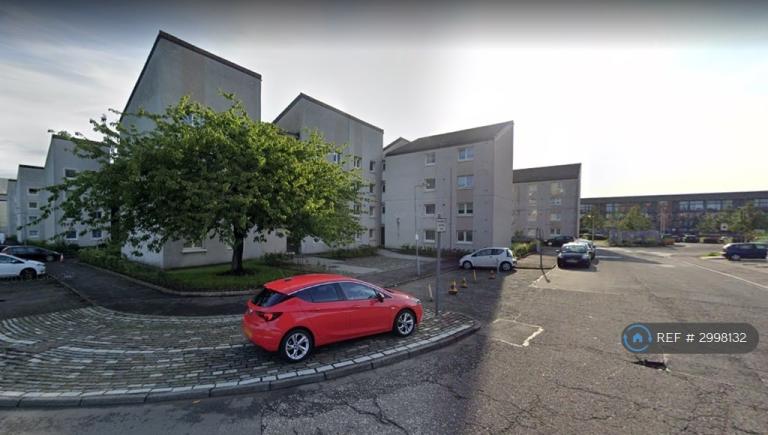 2 bedroom flat in Eglinton Court, Glasgow, G5 (2 bed) (#2998132)