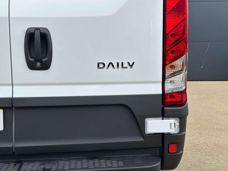 IVECO DAILY 2.3D HPI 14V 35S 4100 LWB H2 Euro 6 (s/s) 5dr 2025
