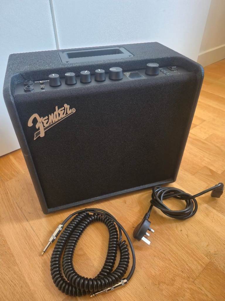 Fender Mustang LT25 Guitar Amplifier – Great Sound, Good Condition