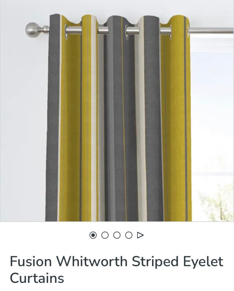 2x curtains different sizes 