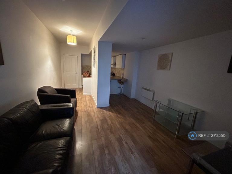 2 bedroom flat in Fraser House, Aberdeen, AB11 (2 bed) (#2712550)