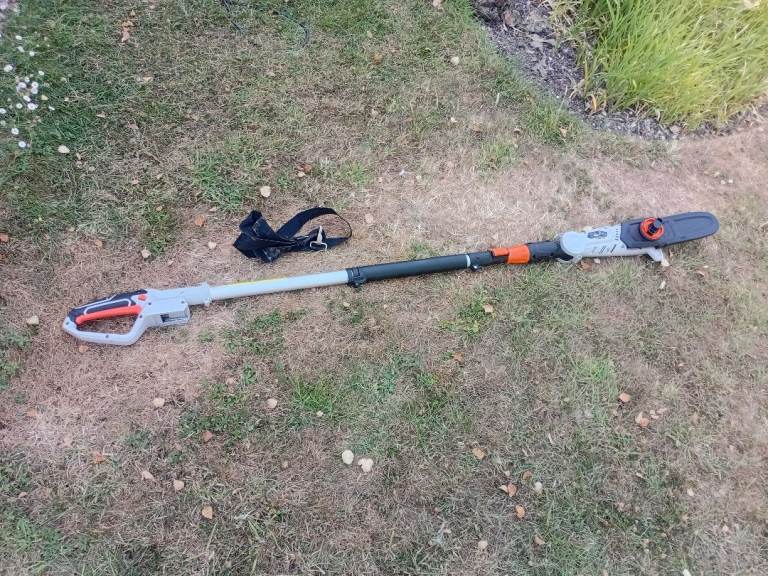 VonHaus Cordless Electric Pole Chainsaw for Garden Use