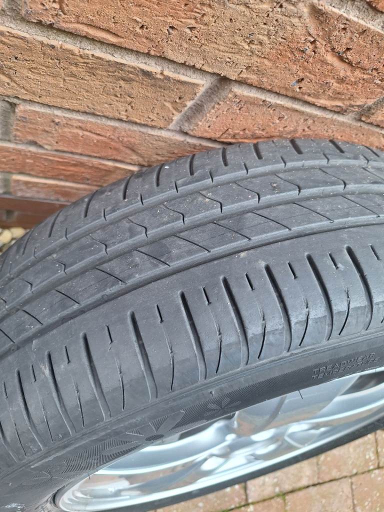 Set of 4 Mini Cooper 15inch alloy wheels with new Hankook tyres