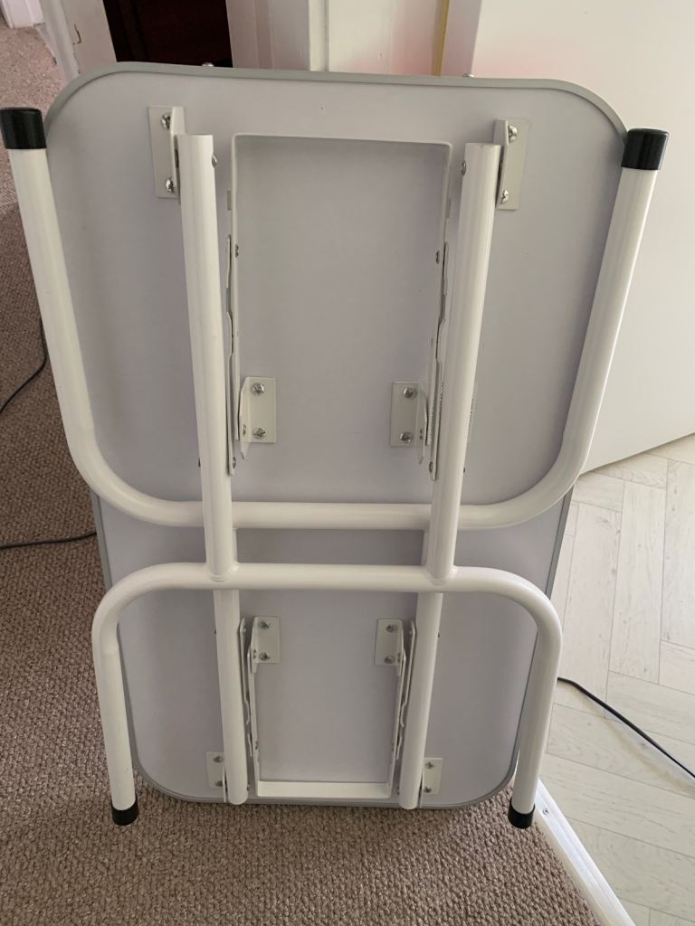 Dog grooming table