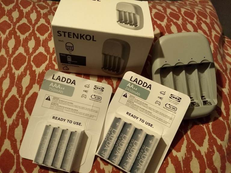  Stenkol Ikea Battery charger with AA and AAA batteries. NEW