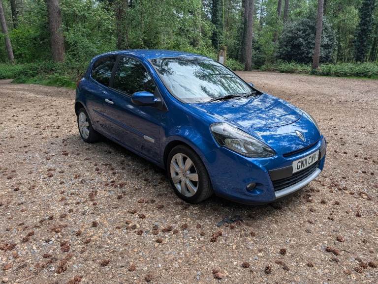 2011 Renault Clio 1.2 tce 12 Months MOT FSH Low Miles Cheap Insurance First Car