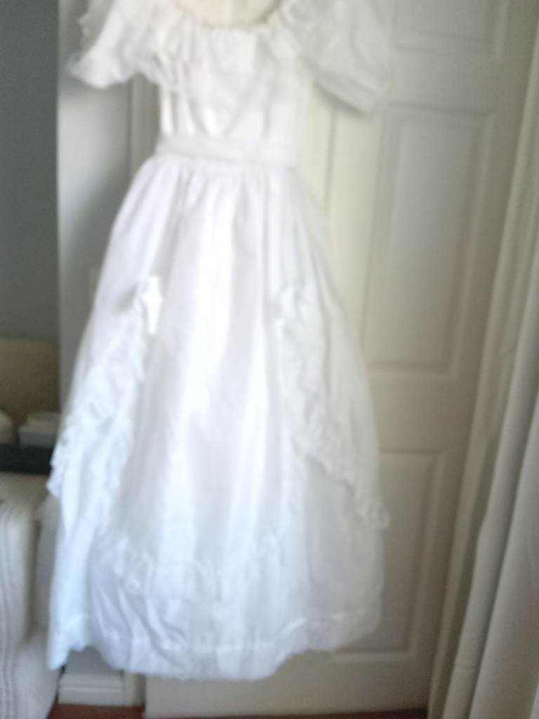 Ladies white short sleeve wedding dress, size 12/14